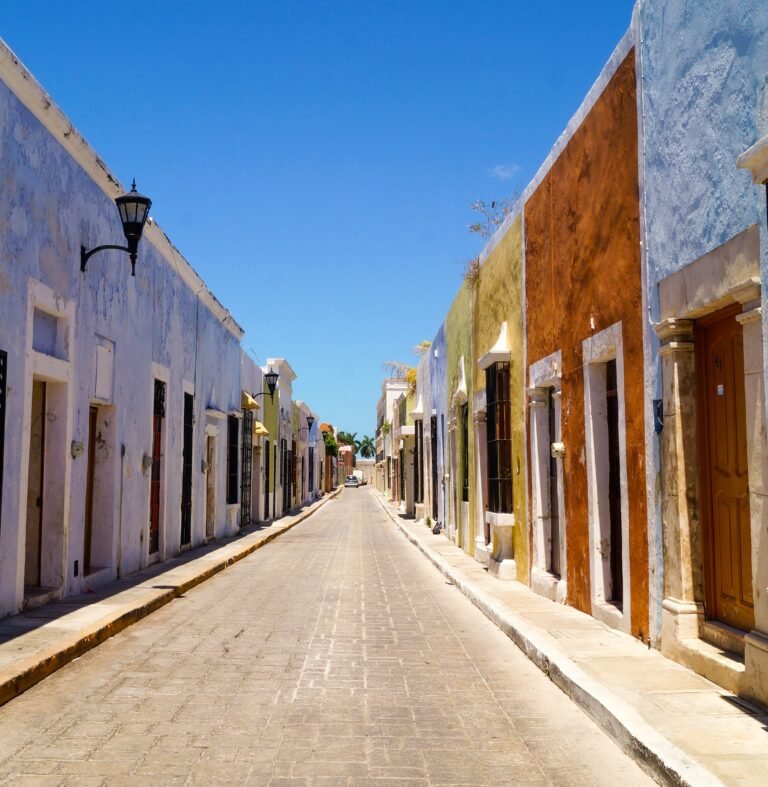Valladolid Yucatan Mexico calle desierta